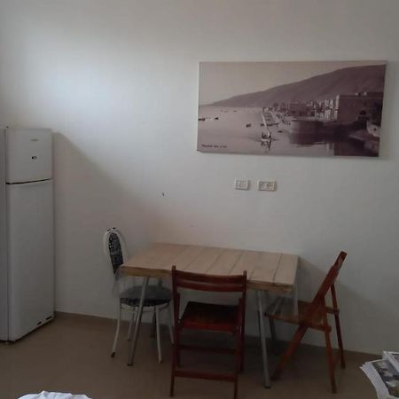 Appartement פינה שקטה דקה הליכה לכנרת והטיילת à Tibériade Extérieur photo
