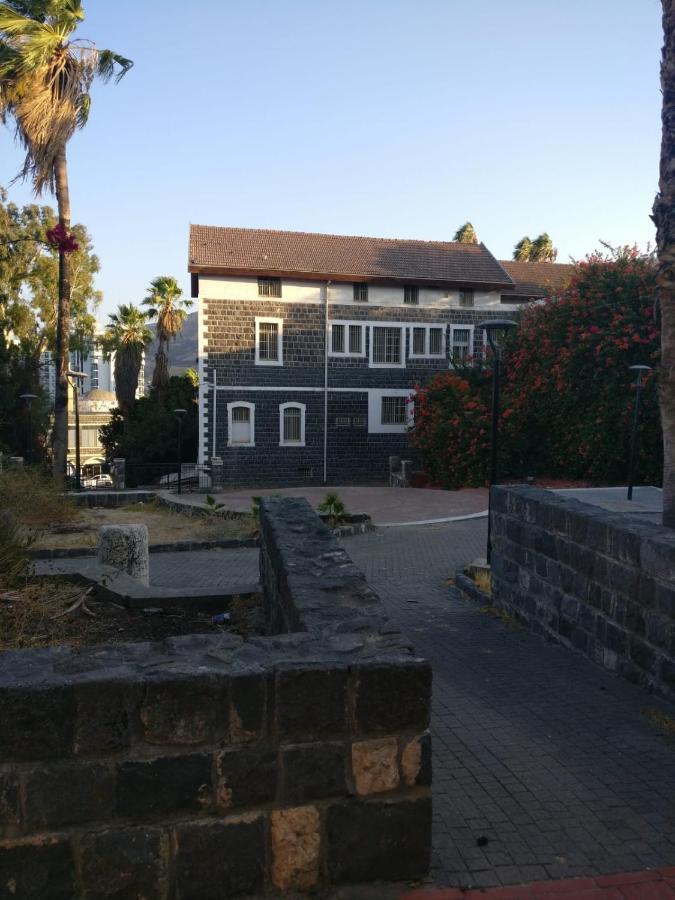 Appartement פינה שקטה דקה הליכה לכנרת והטיילת à Tibériade Extérieur photo